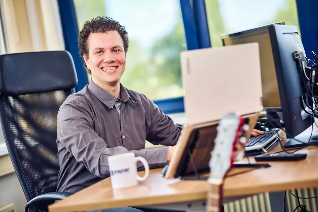 lachende-medewerker.jpg